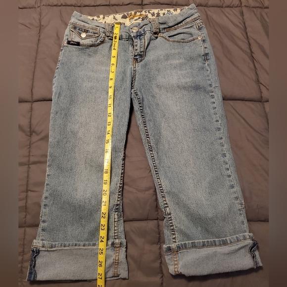 Flavor by Bubblegum Junior Plus Light Wash Capris - Picture 2 of 4